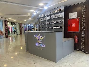 Parfümeriya Mağazasına xanım satıcı tələb olunur. Maaş Ya Fix 500 Azn