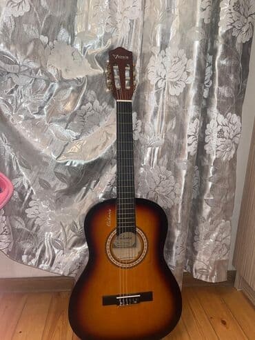 Аккордеоны: Valencia klassik gitara – sunburst rəng keçidi ilə. Xüsusiyyətlər: - — 2