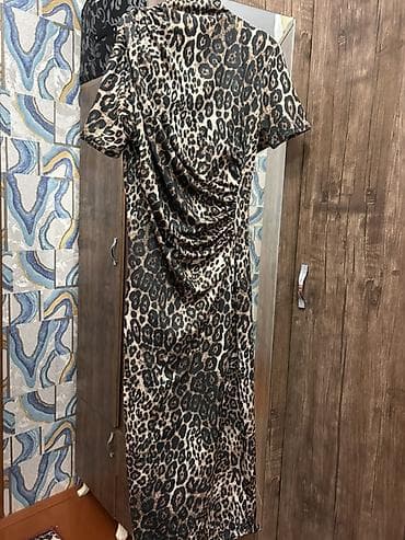 Leopard naxışlı qadın donu - Dizayn: Qısa qollu, asimmetrik yığmalı