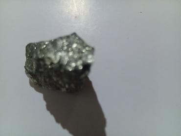 Aksesuarlar: Metallic parıltılı mineral nümunəsi - Rəng: gümüşü-boz, güclü metalik — 2