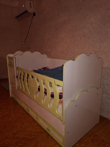 paltar asmaq üçün rolik: Oğlan və qız üçün, İşlənmiş, Dördbucaq, Beşik, Dəst ilə, Matras ilə, Yellənmə mexanizm ilə — 4