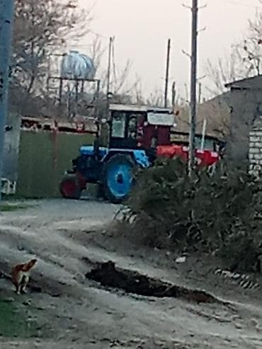 ural teker: Mavi rəngli kabinəli kənd təsərrüfatı traktoru. Texniki xüsusiyyət və — 1