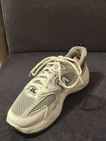 белые новые кеды: Model: 530 tipli idman ayaqqabısı Rəng: ağ/boz (tünd lacivərt — 3