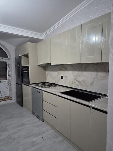 pec soba: Müasir dizaynlı mətbəx mebeli komplekti - Xətti planlı, açıq bej — 2