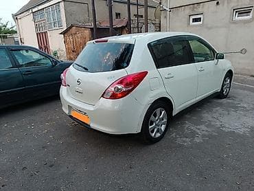 audi 6: Nissan Tiida: 1.6 l | 2011 il Hetçbek — 3