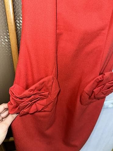 yun don: Qırmızı qolsuz qələm don Marka: Roman Bədən: 36 - Kəsim: Dizə qədər — 3