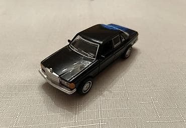 Kolleksiya üçün metal miniatura avtomobil – klassik sedan modelinin