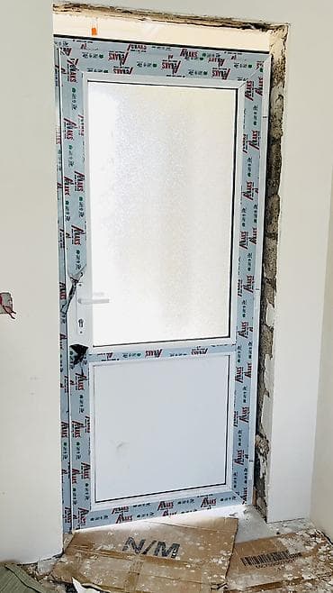 plasdik qapi pencere: PVC qapı Yeni – Buzdu şüşəli model paroqsuz Ölçü 90/2m Rial alcı — 2