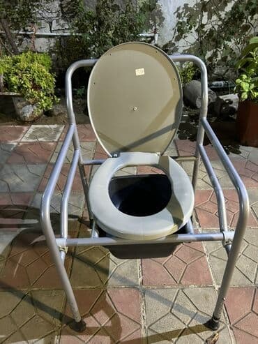 Tibbi avadanlıq: Daşınan komod kreslosu (tualet stulu) YENi - Metall karkaslı, möhkəm — 1