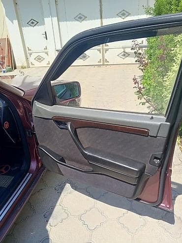 hyundai az: Mercedes-Benz 200: 2 l | 1996 il Sedan — 10