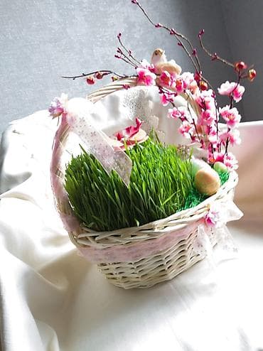 Şəkillər, tablolar: Novruz üçün bəzədilmiş səbət kompozisiyası - Ağ rəngli, möhkəm toxuma — 3