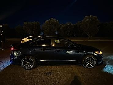 bmw 320 2000: Hyundai Elantra: 2 l | 2016 il Sedan — 5