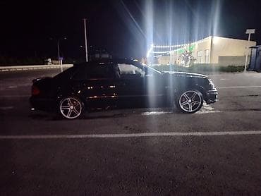 bmw e53 x5: Mercedes-Benz E-Class: 5 l | 2004 il Sedan — 6