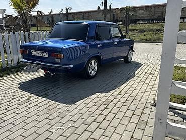vaz 21015 şiti: Model: Lada (VAZ) 21011 Kuzov: sedan, 4 qapı Rəng: parlaq göy Nömrə — 8