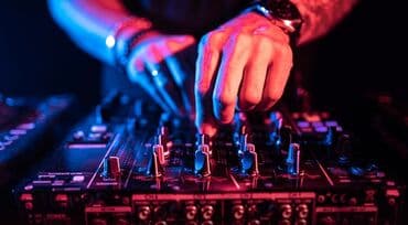 Xüsusi günlərinizi,tədbirlərinizi toylarınız üçün Djiniz