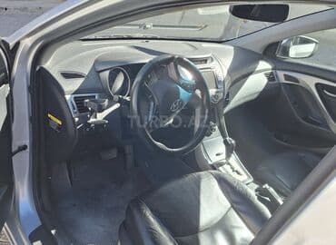 Volkswagen: Hyundai Elantra: 1.6 л | 2012 г. Седан — 8