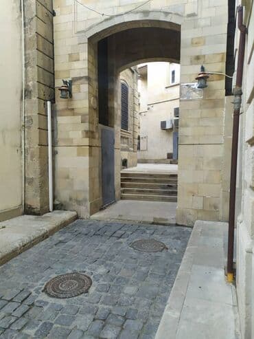 аренда сто: Səbail rayonu içəri şəhər metrosuna yaxın,sahəsi 100 kv/m olan, 1 — 6