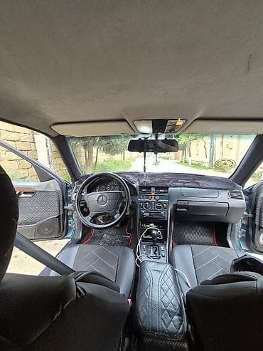 spacer mercedes: Mercedes-Benz C 200: 2 l | Sedan — 5