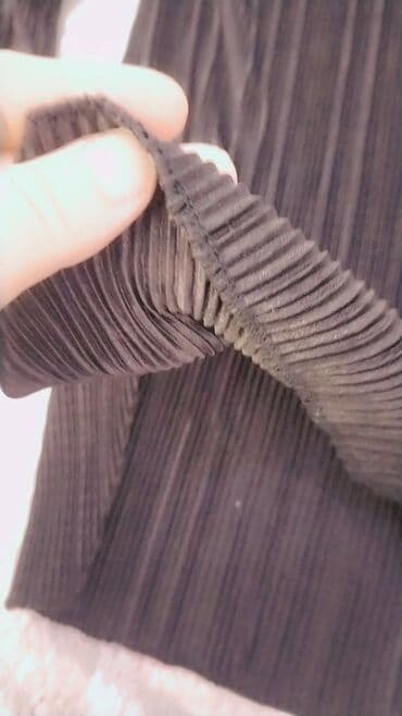 deri plas: Qara pleyse (qat-qat) fakturalı köynək/bluz. Çox baha alınıb 3 4 dəfə — 2