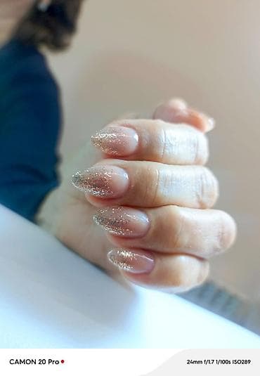 Xidmət: Manikür və gel lak dizaynı Təsvir: - Badam formalı dırnaqlar