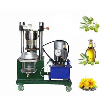 Zeytun yagi pressleyen Hidravlik yağ presləmə makinası. Kamerada böyük