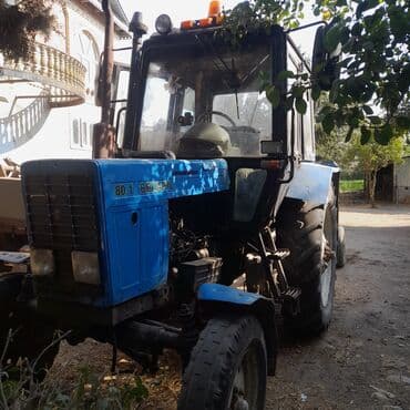 Belarus 80.1 traktor - Korpus: Klassik mavi/qara MTZ kabinəli, geniş