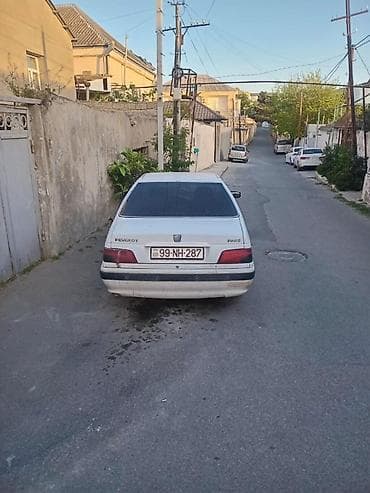 ehtiyat təkəri: Peugeot Pars sedan – ağ rəng, 4 qapı, öndən‑çəkişli. Xüsusiyyətlər: - — 4