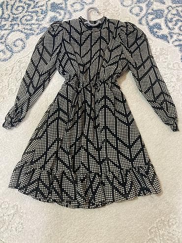 sirqa modelleri: Qadın paltarı – qara üzərində ağ naxışlı, ziqzaq/halqa printli.XS — 2