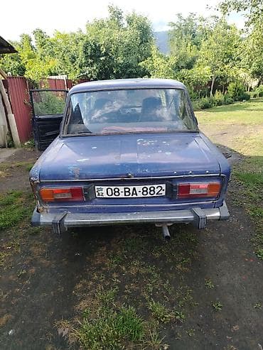 VAZ 2106 sedan, mavi rəng. Klassik kuzov dizaynı, xrom yan moldinqlər