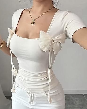 Zərif dizaynlı qadın bluzu 15 manata alinib, 8 manata satilir. Hec