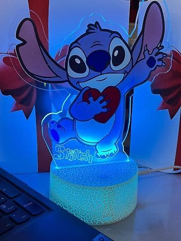 stolustu saatlar: Stitch temalı LED masa lampası - 3D akril fiqurlu işıqlandırma — 1
