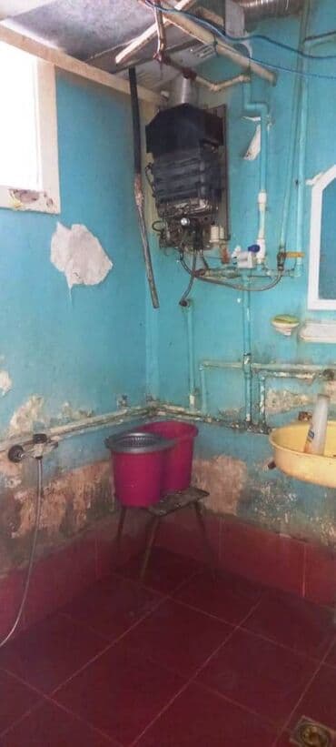 ipotekada olan evlerin satisi: Bakı, 1 otaqlı, Köhnə tikili, m. Qara Qarayev, 35 kv. m — 8