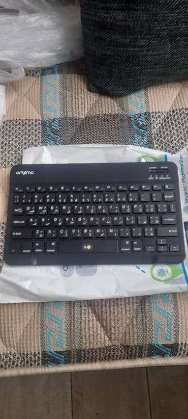 Kompüter ehtiyyat hissələri: Blutuz klaviatura — 1