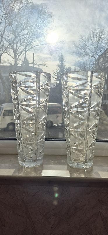 Xrustal vaza Cutu 40 Azn.Hec bir problemi yoxdu.Elaqe