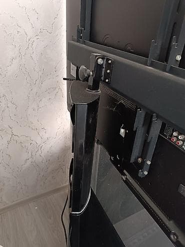 plastic qapi: TV stendi və media konsol - Üst hissədə qalın, möhkəm şüşə rəf – TV — 3