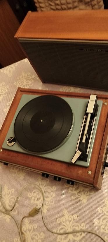 Pastel dəstləri: Sovetdən qalma radio AKKORD 20B — 2