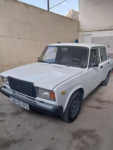 2107 şit: VAZ Lada 2107 sedan - Kuzov: 4 qapılı sedan, ağ rəng - Nömrə: AZ — 6