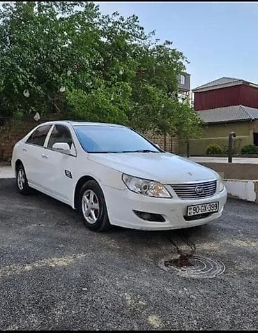byd masin: BYD F6 sedan - Kuzov: 4 qapılı sedan, ağ rəng, aerodinamik xətlər — 4