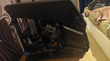 Korpuslar: Thermaltake AH T200 "helikopter" üslubunda dizayn edilmiş, açıq — 8