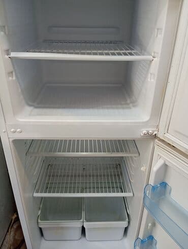 soyuducu hell: İki qapılı soyuducu - Üst kamera: dondurucu bölmə, tənzimlənən rəf - — 1