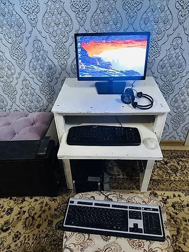 mini kompyuter: Stolüstü kompüter komplekti Tərkib: - LG LED monitor (təxminən 22") — 3