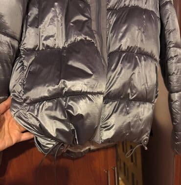 kurtka qadin ucun: Gümüşü-boz rəngli qışlıq şişmə gödəkçə - Model: qısa kəsimli, quilt — 4