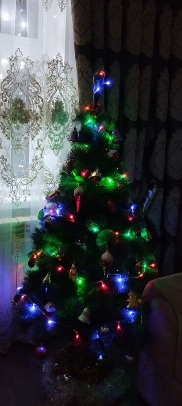 şaxta baba çəkmək: Şam ağacı - 1,50 m hündürlükdə süni şam ağacı, sıx budaqlı — 2