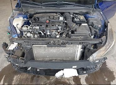 hyundai elantra teker: Hyundai Elantra, mavi rəng, sedan kuzov. Xüsusiyyətlər: - Kuzov: 4 — 3