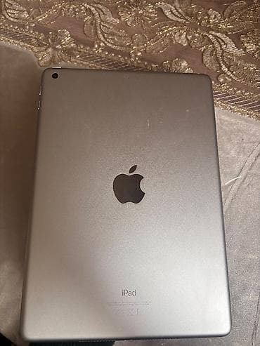 Техника для кухни: Б/у Apple iPad 6 (2018), 10,5", < 64 ГБ, Самовывоз — 3