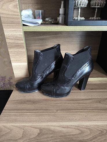 Qadın botları – qara rəng, hündürdaban - Model: Ankle bot, oksford