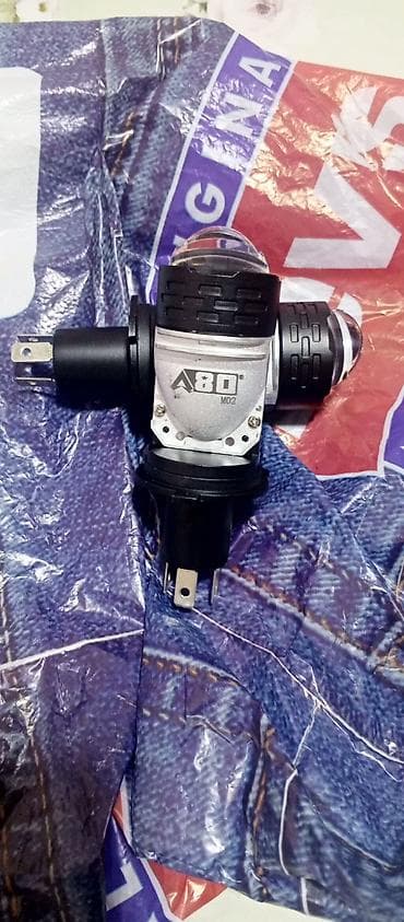 Təcili satilir Məhsul: A8D M02 avtomobil üçün linzalı LED projektor