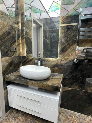 ikinci el unitazlar: Ağ rəngli, müasir dizaynlı dolablı unitaz. Dolabın fasadı qabarıq — 2