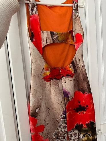 Rəngarəng çiçək naxışlı qolsuz paltar Veziyyet- yaxşı - Model