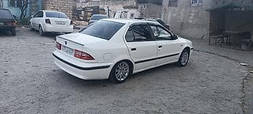 mitsubishi pajero pinin: Ağ rəngli 4 qapılı sedan. Xarici görünüşü klassik xətlərə malikdir — 2